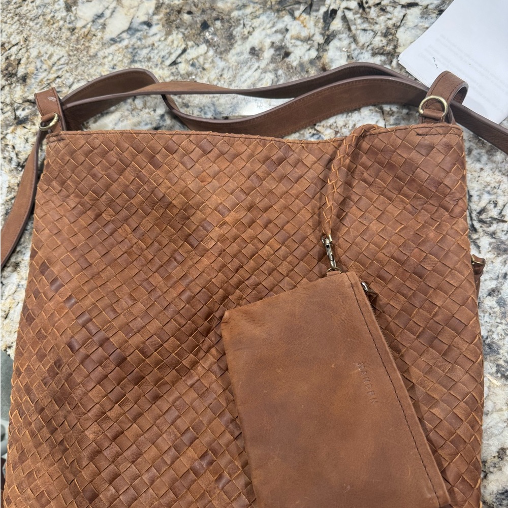 Mandrn Brown Woven Leather Shoulder Bag - Picture 6 of 6